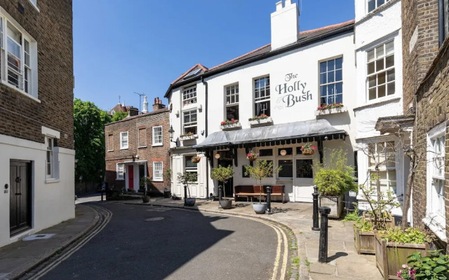 West Heath Road by Onefinestay