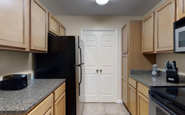 3b/2b w/ Pool & Tennis Court, Sleeps 6