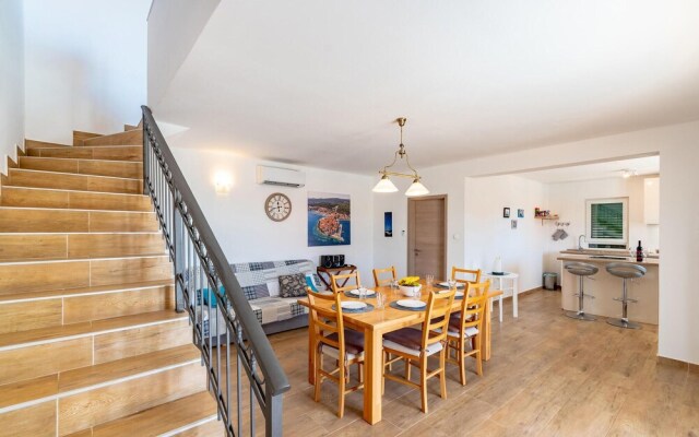 Stunning Home in Nova With Wifi and 3 Bedrooms