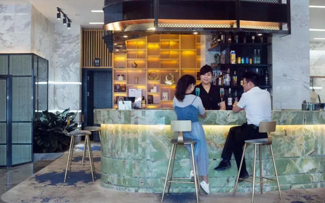 Live and Life Hotel
