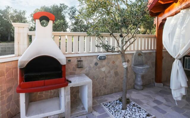 Traditional Holiday Home in Torre Dell'orso With Patio