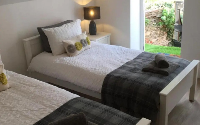 5, Sandleigh Apartment
