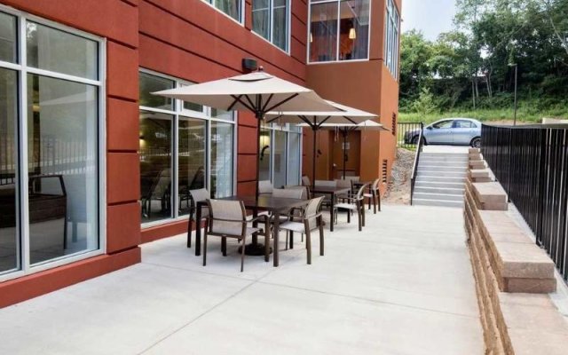 Fairfield Inn & Suites By Marriott Richmond West