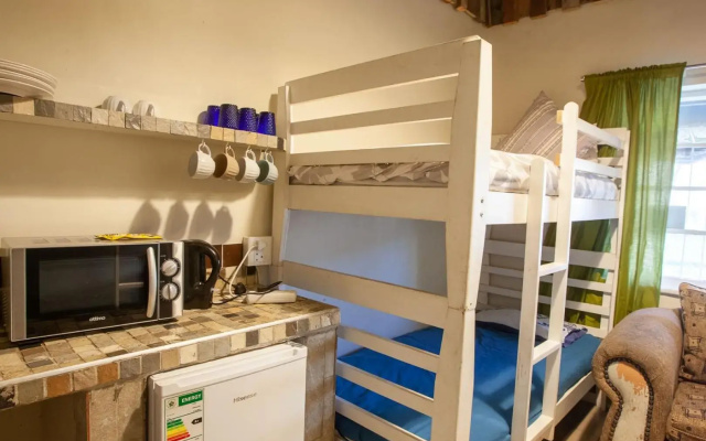 Strand Family studio en-suite 6 sleeper Kitchenette Helderberg CT
