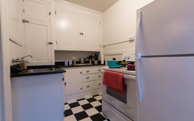 Downtown Historic Condo With Long Term Stay Discounts!