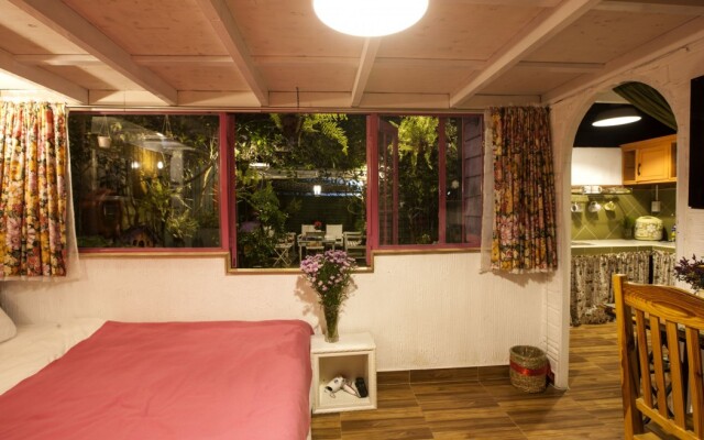 Flowersandrocks Villa