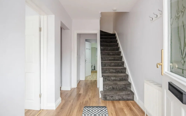 TMS Beautiful 4 Bedroom House!dagenham!freeparking