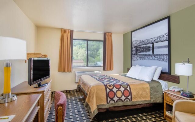 Super 8 Motel - Wheeling