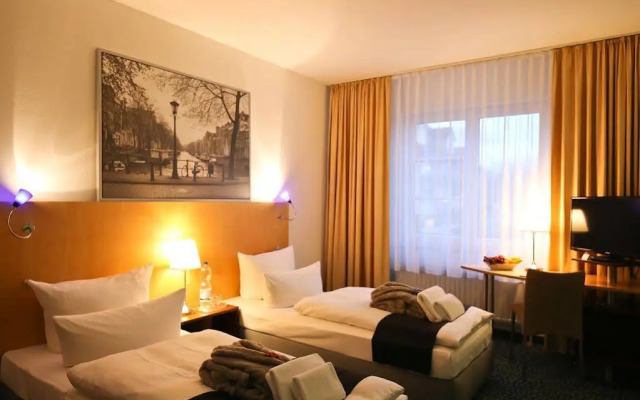 Check Inn Hotel