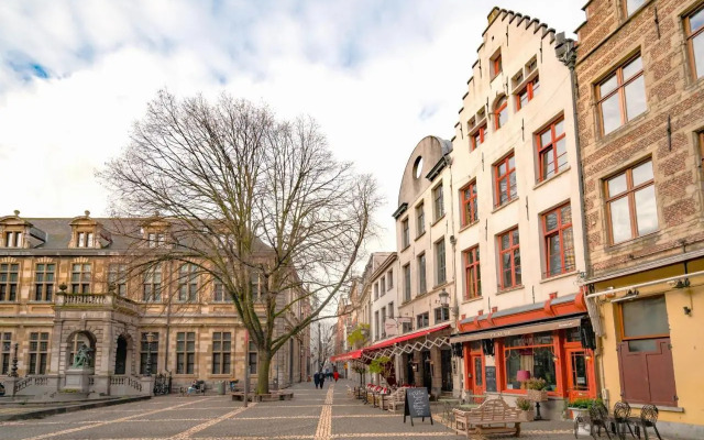 The Hendrik Square Residence