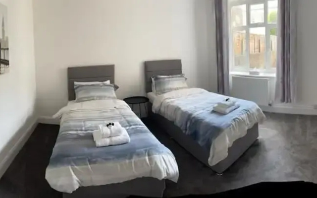 2-bed, Sleeps 4, Free Parking, Pets Allowed