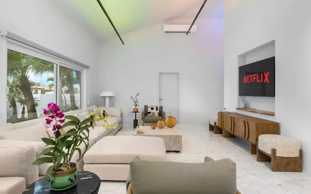 The Court Villa - 8 Bed 8 5 Bath