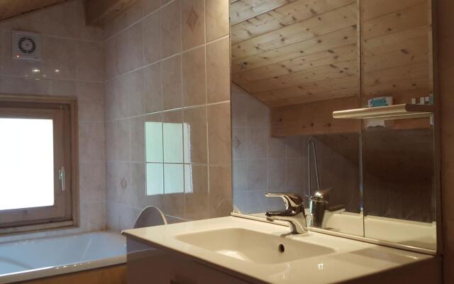 8-10 Pers. Chalet Just 700 Meters Outside Les Gets