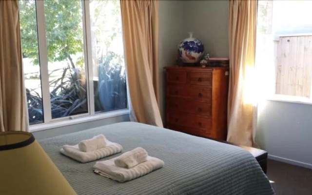 Delamain Holiday House and B&B – Guest Rooms – Christchurch