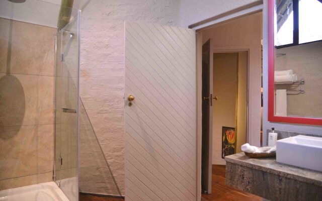 Victoria Falls Safari Suites