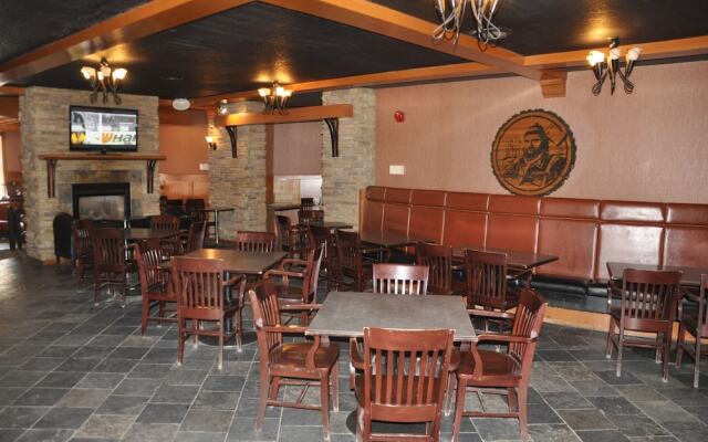 Twin Pine Inn & Suites