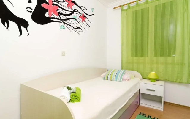 Apartment Giovani - Two Bedroom Apartment With Balcony and Sea View