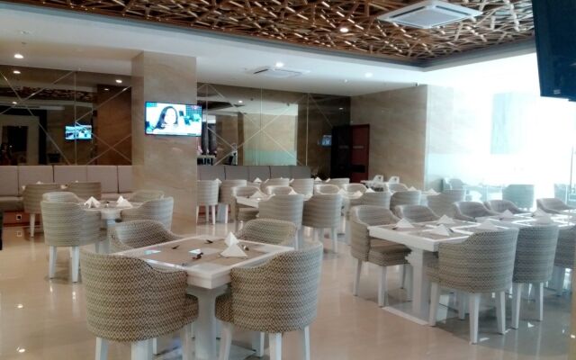Grand Viveana Hotel