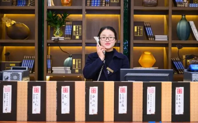 Holiday Inn (Fuyang Yingzhou District City Normal College)