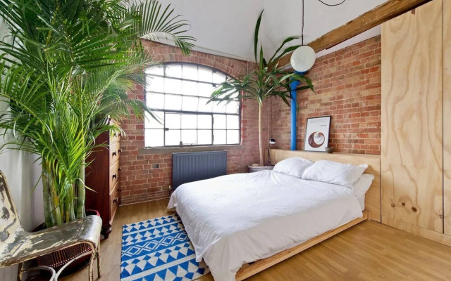Unique & Vibrant 1-bed Loft With Roof Garden