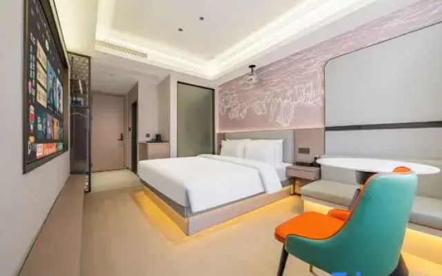 Victoria Hotel (Dongyang Geshan Road Light Rail Station)