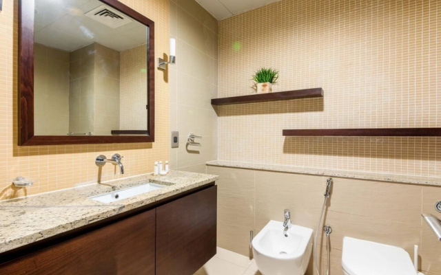 Luxury Urban Chic Apt on Palm w Prvt Beach Access