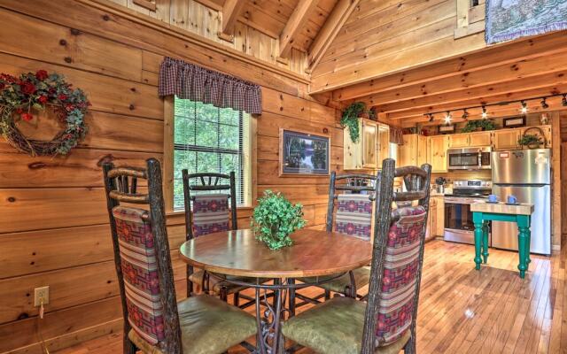 Gatlinburg Mountainside Escape w/ Deck & Hot Tub!