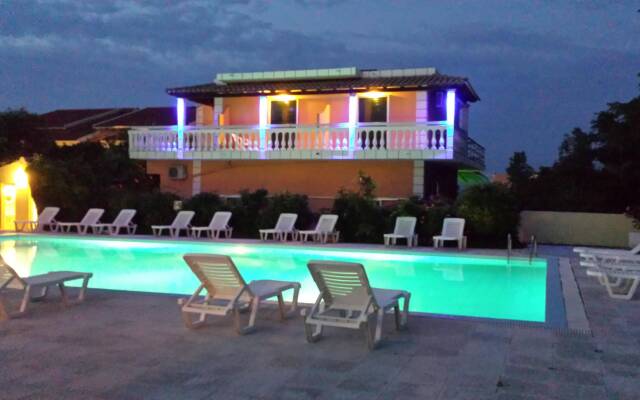 Nikolas Club
