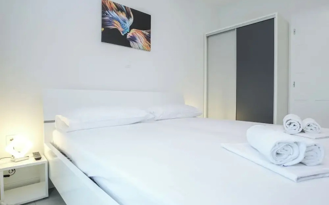 Tomana B Apartments