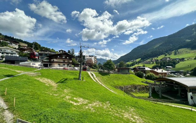 Hotel Alpine Palace