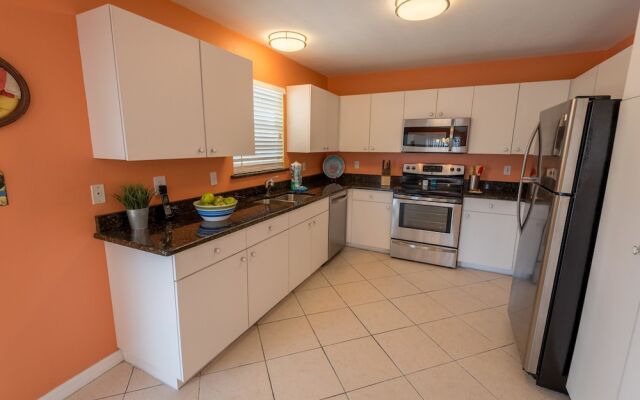Beach Side Vista Apartment 6