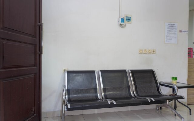 RedDoorz Plus near Lippo Cikarang Mall