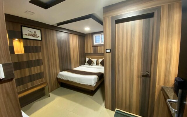 Hotel Adarsh International