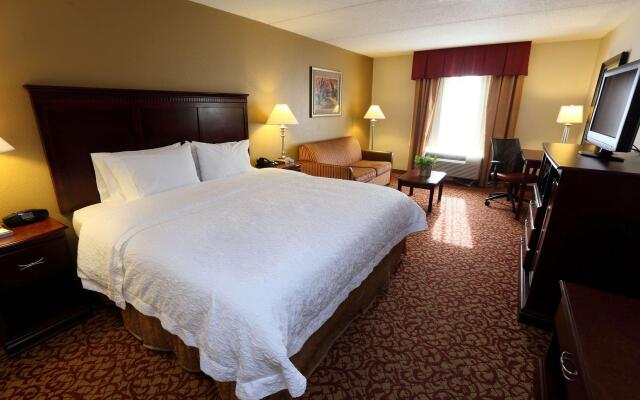 Hampton Inn & Suites Charlottesville-At the University