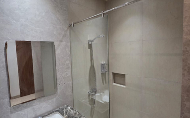 Comforta Suites Hotel – Bathroom – Palembang