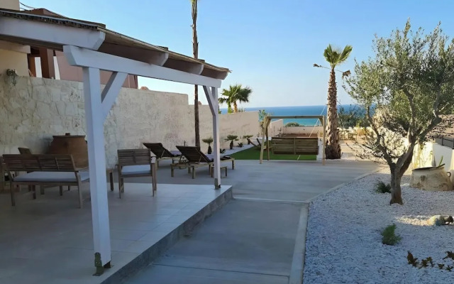 Zoi's SeaView House