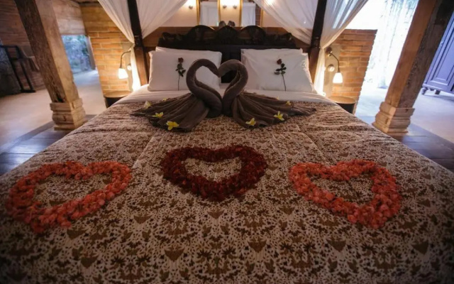 WAHYU Joglo Pool Seminyak Honeymoon Oasis – Guest Rooms – Denpasar