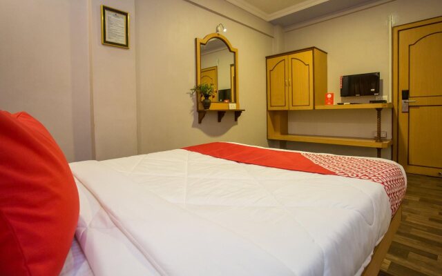 Padma Krishna Hotel