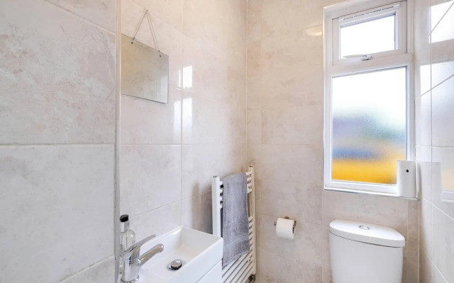 3 Bedroom House with Parking in Windsor