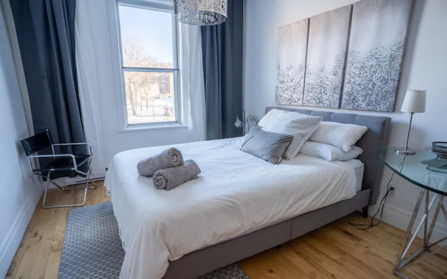 SUPERB 1 Bed Apt. Steps Away From Metro