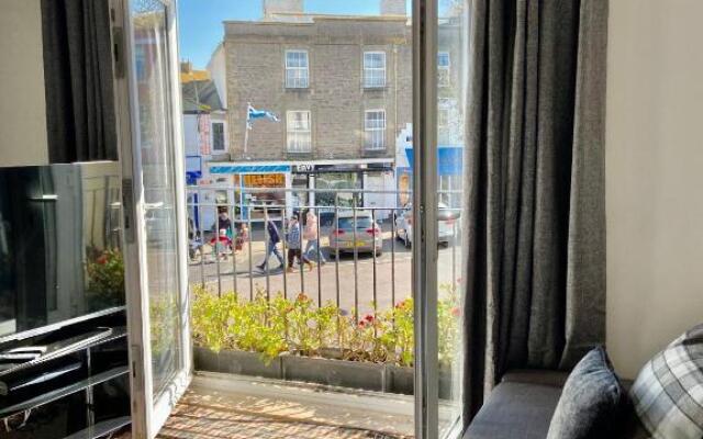 Teign Townhouse within reach of the beach