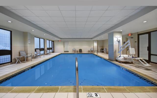 Holiday Inn Express & Suites Cincinnati Riverfront by IHG