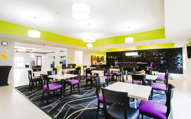 Palacio Royale Inn Signature Katy