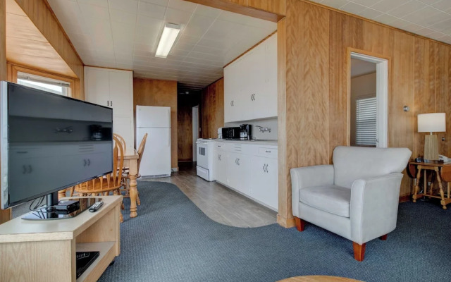 Ester Lee Oceanview Inn