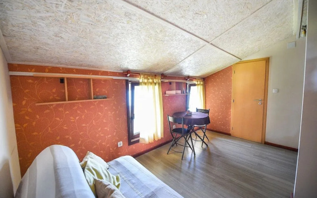 San Art Floating Hostel