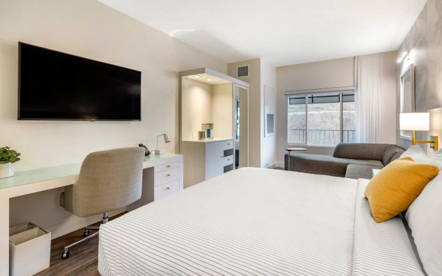 Cambria Hotel Calabasas - Malibu