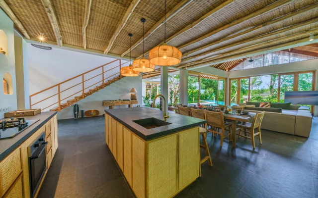 Villa Kauh - Luxury Tropical 5BR Villa