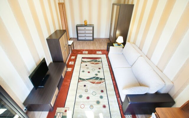 Busines Brusnika Apartment Tyoply Stan