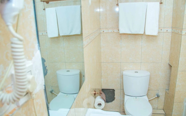 Royal Crest Hotel & Suites