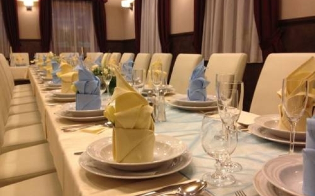 Corvin Pension And Restaurant